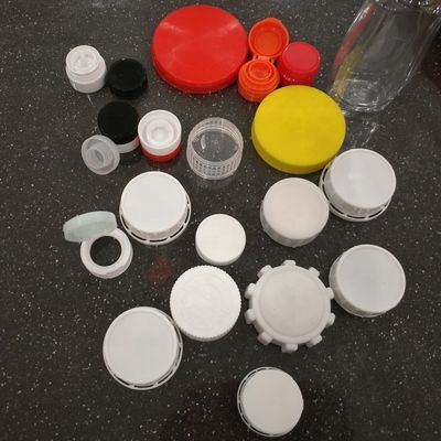 Casquillos 38m m plásticos a prueba de niños plásticos de los tapones de tuerca ISO9001 de la botella del PE